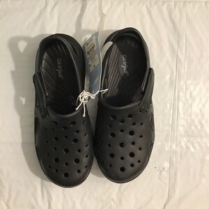 Cat& Jack Closed Toe Sandals